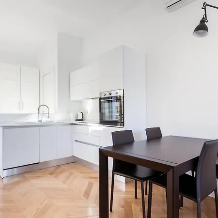 Duomo Square Apartamento *