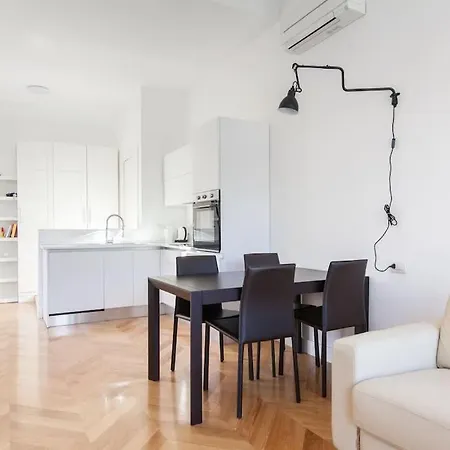 Duomo Square Apartment *